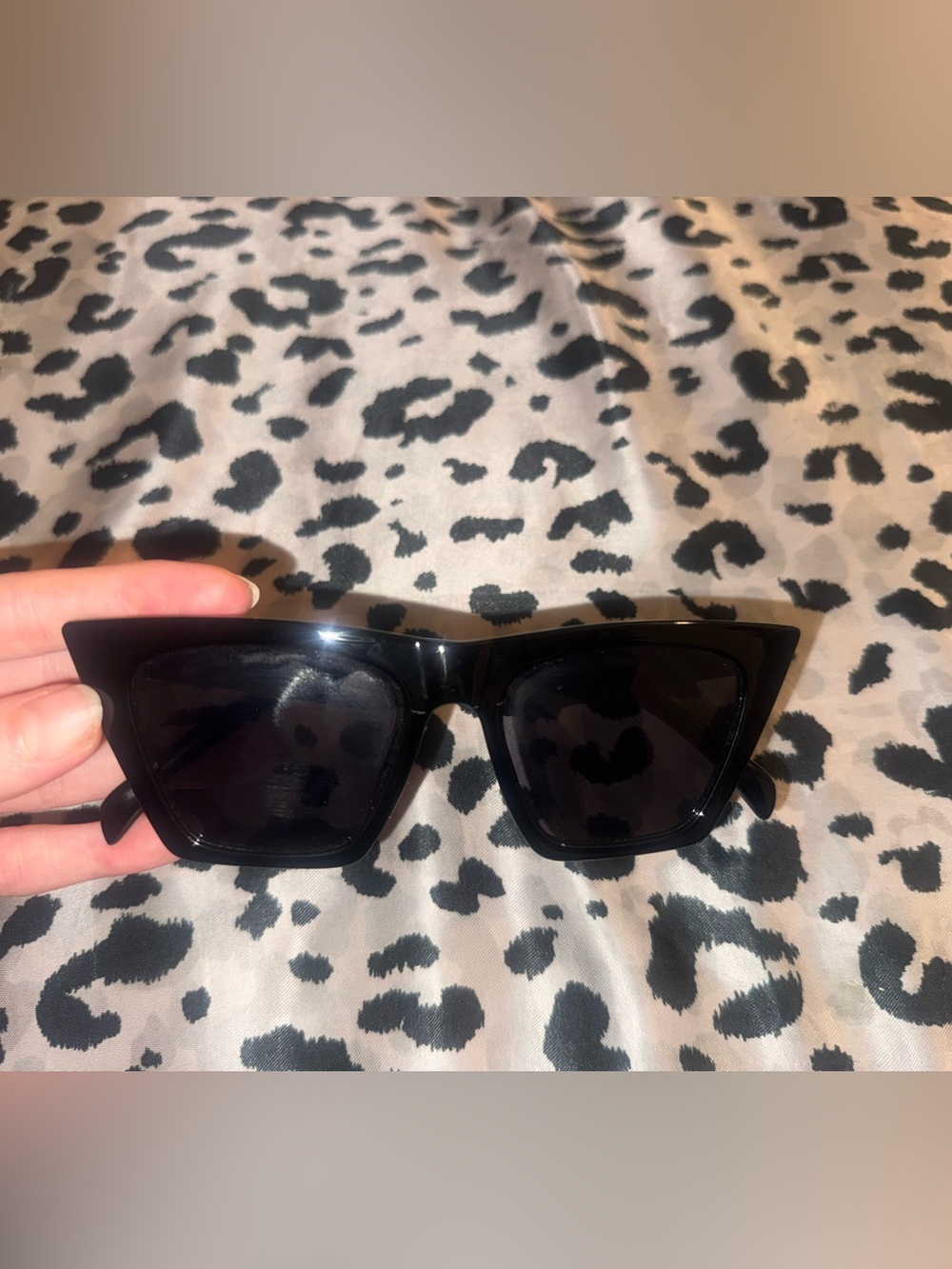 Black Cat-Eye Sunglasses - Women's Fashion Accessory